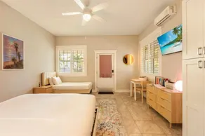Newly Renovated Cottage! Ideal for 3 Guests - Image 2