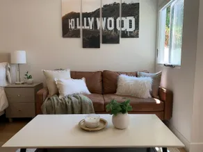 Hollywood Hills Hideaway with VIEWS! Private Suite - Image 2