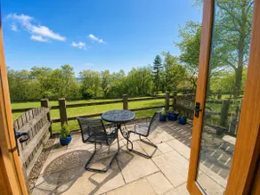 Pretty Wood · Quiet Cottage in Private Meadow - Image 2