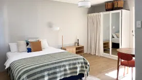 Stylish & Soulful Studio in Paddington - Image 3