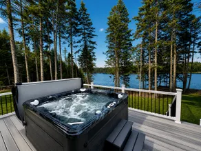 New 2023 Waterfront Home near Acadia with Hot Tub - Image 2