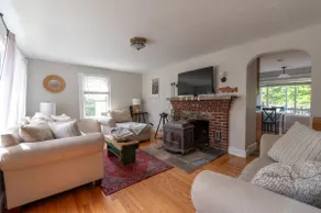 Cozy Scarborough home 2 miles from beaches - Image 2