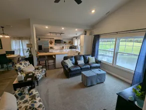 Cozy guesthouse w/pond overlook - Image 3