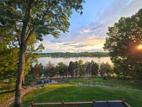 On The Rocks- Fireplace and Hot tub/365 Lake View! - Image 5