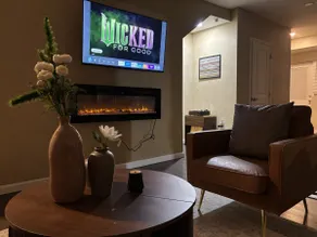 Getaway in Greater Navy Yard - 4BR/3BA -Sleeps 10+ - Image 5