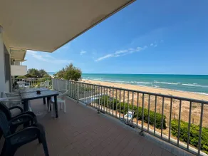Detached villa by the sea - Image 3
