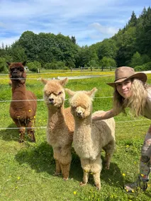 5 acr, hot tub & sauna w/alpacas, close to town - Image 5