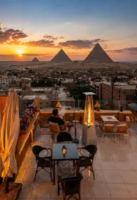Luxury jacuzzi & pyramids view  - Image 3