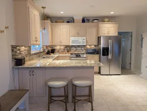 Granny Chic Suite | Full Kitchen, W/D, King Bed - Image 4
