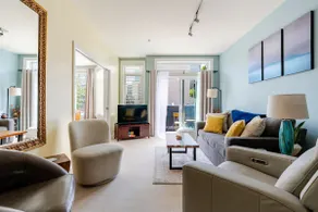 2 BR, Downtown, VUE SUR L'EAU! 98% de score de marche! Pkg-WiFi-Cable GRATUIT! Bain à remous et piscine! - Image 4