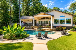 Knot your Average Lake House with pool and hot tub - Image 3