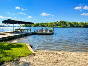 Knot your Average Lake House with pool and hot tub - Image 5