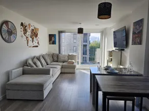Luxury 1-Bed Apartment with balcony & Free parking - Image 4