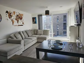 Luxury 1-Bed Apartment with balcony & Free parking - Image 2