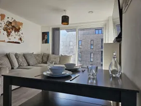 Luxury 1-Bed Apartment with balcony & Free parking - Image 3