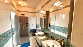 Victorine Apartment - Rose Garden View - Image 4