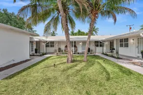 BRAND NEW Charming Hollywood apt - Image 4