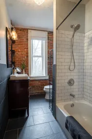 Classy Midtown 2BR, King Master - Image 4
