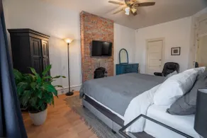 Classy Midtown 2BR, King Master - Image 3