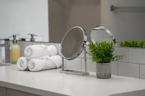Luxury Condo • Heated Parking • 7 mins to Airport - Image 4