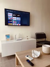 Modern Apartment Near Airport & Beach - Image 4