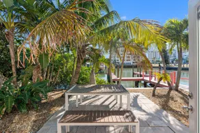 Doorstep Dock ~ Waterfront ~ 3 min to beach - Image 2