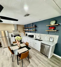 Private 2bed duplex, Stylish, Clean & Comfortable - Image 4