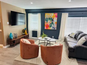 Private 2bed duplex, Stylish, Clean & Comfortable - Image 3