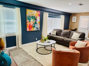 Private 2bed duplex, Stylish, Clean & Comfortable - Image 2