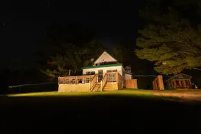 Lakefront Cottage - Image 4