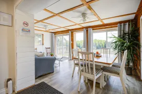 Lakefront Cottage - Image 5