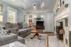 Historic Downtown Cottage | Quiet patio | Parking - Image 4