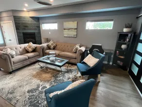 Upscale comfort-Downtown Living Near the Lake - Image 4