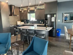 Upscale comfort-Downtown Living Near the Lake - Image 3