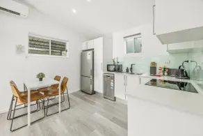 Lovely Hidden Gem in Redcliffe - Image 4