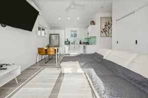 Lovely Hidden Gem in Redcliffe - Image 2