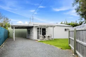 Lovely Hidden Gem in Redcliffe - Image 3