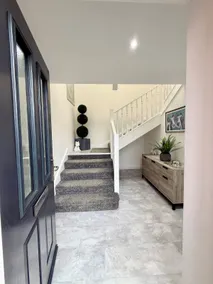 Modern Cardiff Home - parking for up to 3 cars - Image 2