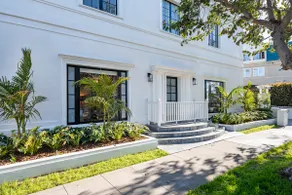 Coronado Crown Villas | Yard & Hot Tub - Image 2