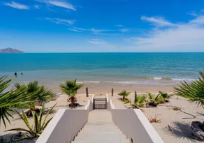 Two Bedroom Beach House B - Image 3