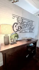 The Carriage House in the Heart of Uptown - Image 2