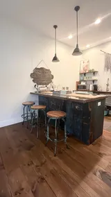 The Carriage House in the Heart of Uptown - Image 5