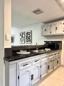 Ideal house: quiet location and super connected. - Image 5