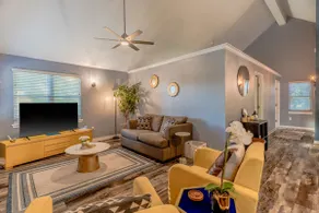 SOMA Carriage Suite w/ Courtyard - Image 4