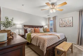 Modern & Comfortable Residence 4BR/2BA - Image 2