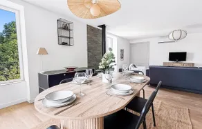 Air-conditioned 3-bedroom apartment • Terrace & Parking • Vienne - Image 4