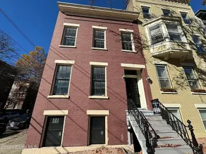 Classic Albany Charm Fully Furnished - Image 2