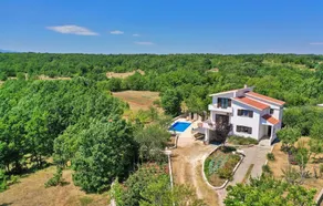 Holiday Home Pearl in Stone with Heated Pool - Image 3