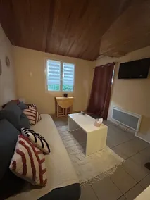 Independent apartment with outdoor area - Image 2