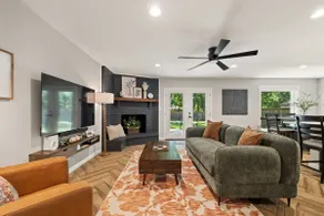 Pecan Grove: Stroll Downtown Frisco - Image 2